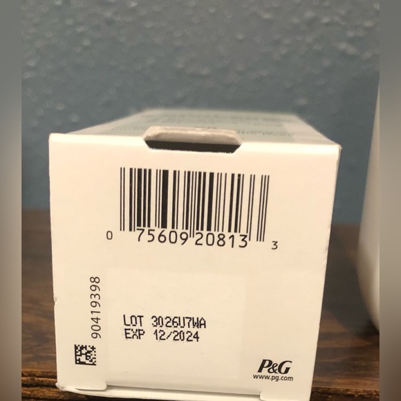 Olay sensitive skincare bundle with two cream cleaners and zinc oxide sunscreen - Picture 6 of 6